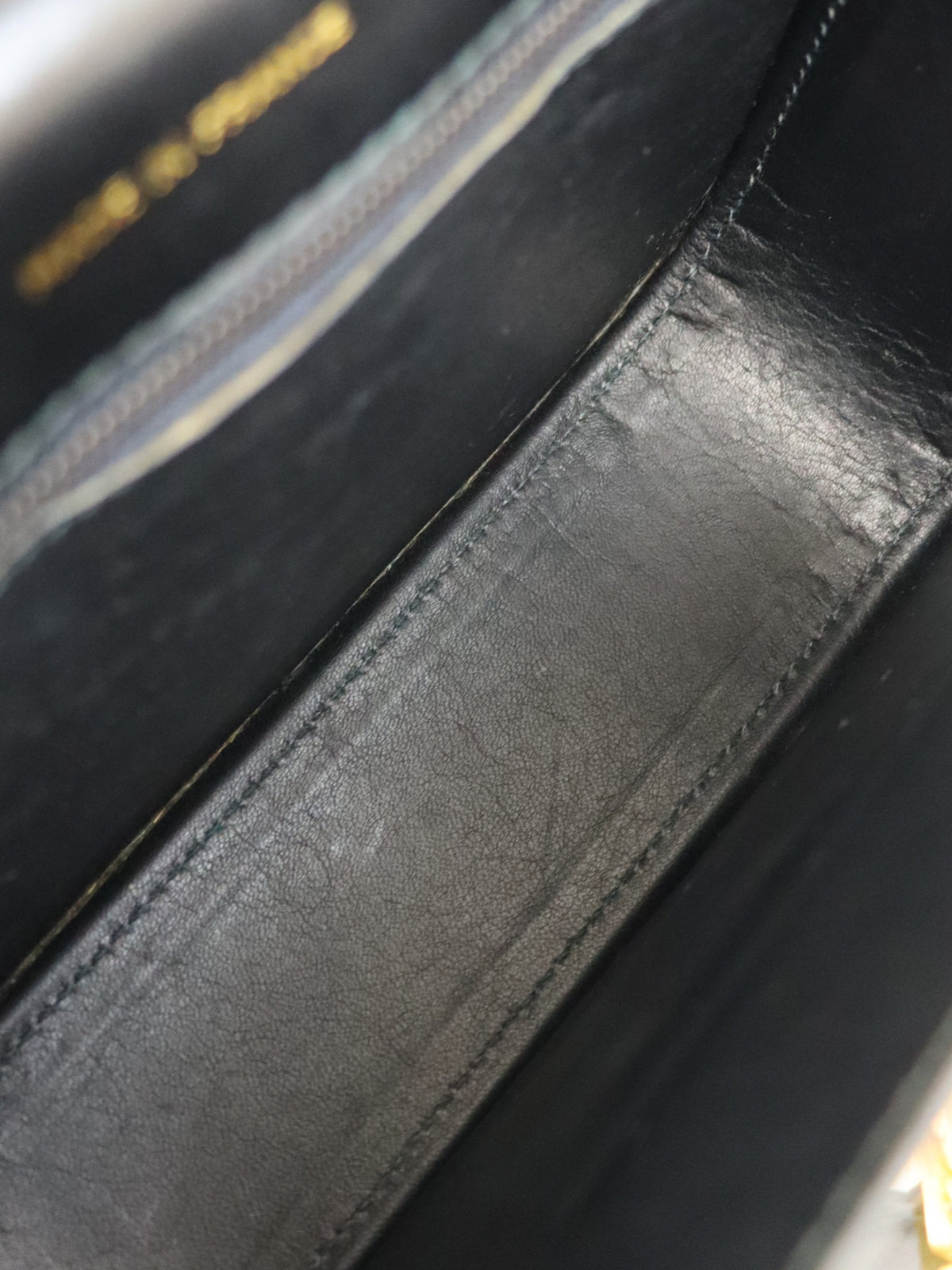 馬車金具レザーショルダーバッグ