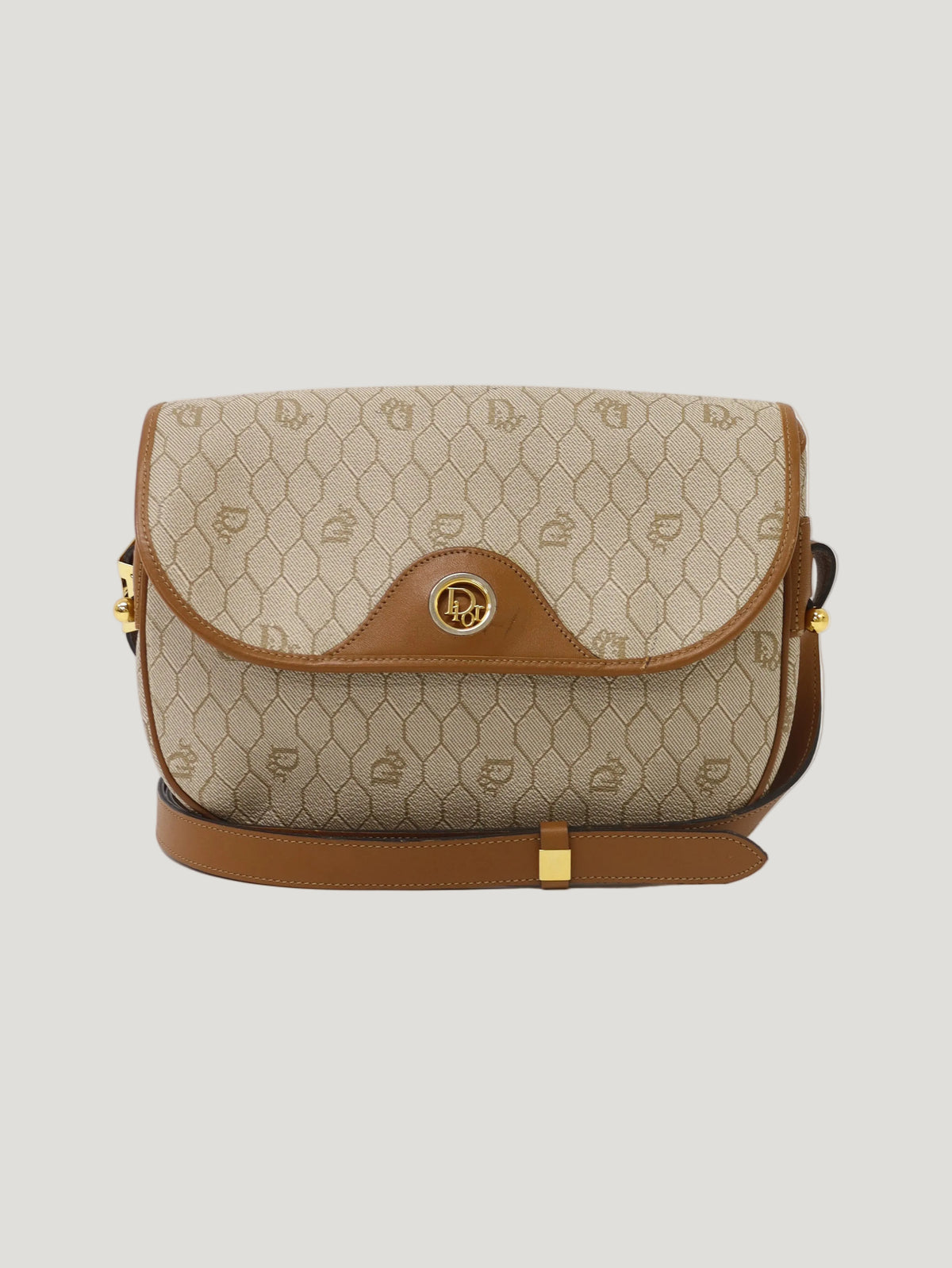 Honeycomb-pattern shoulder bag