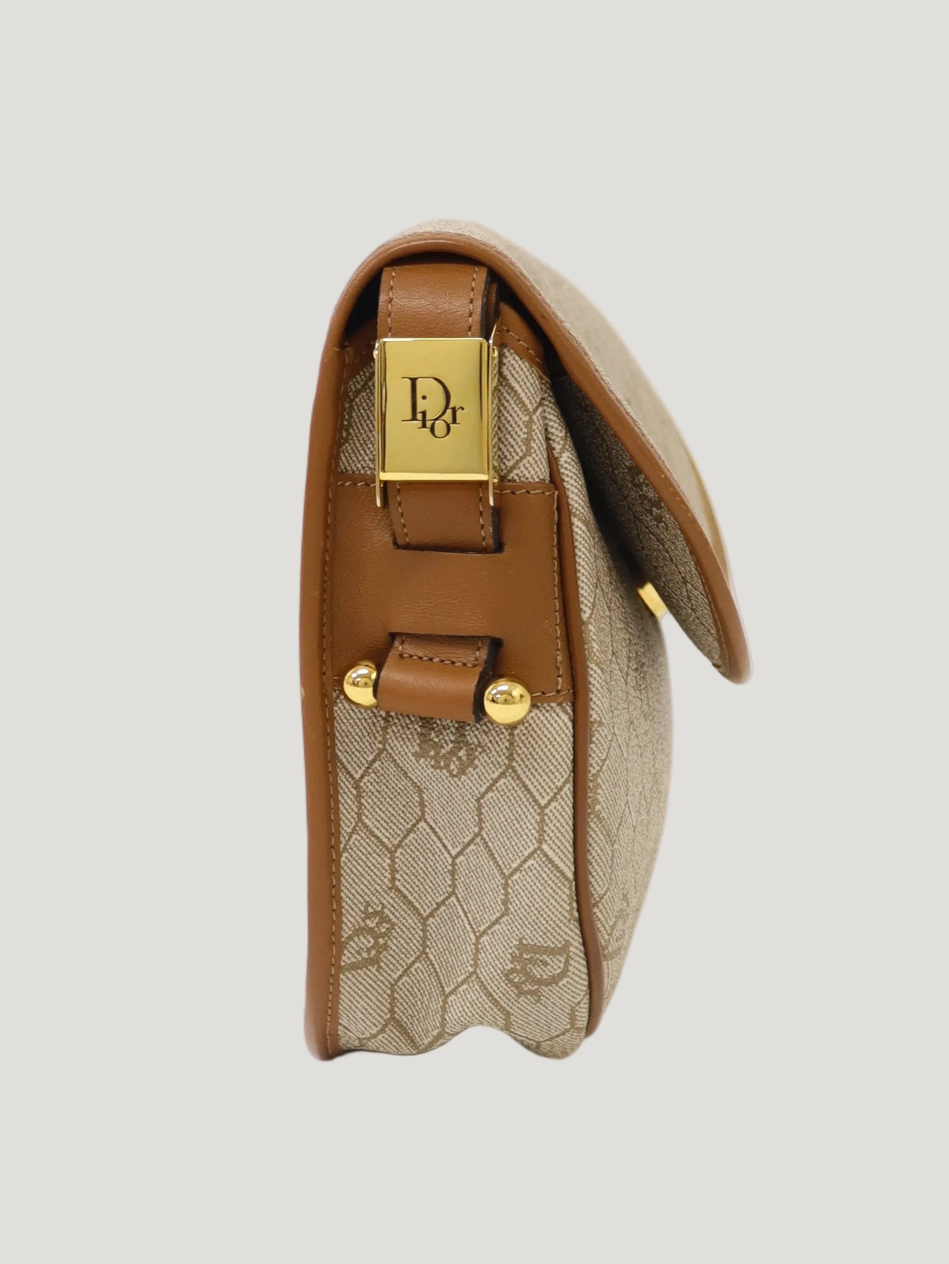 Honeycomb-pattern shoulder bag