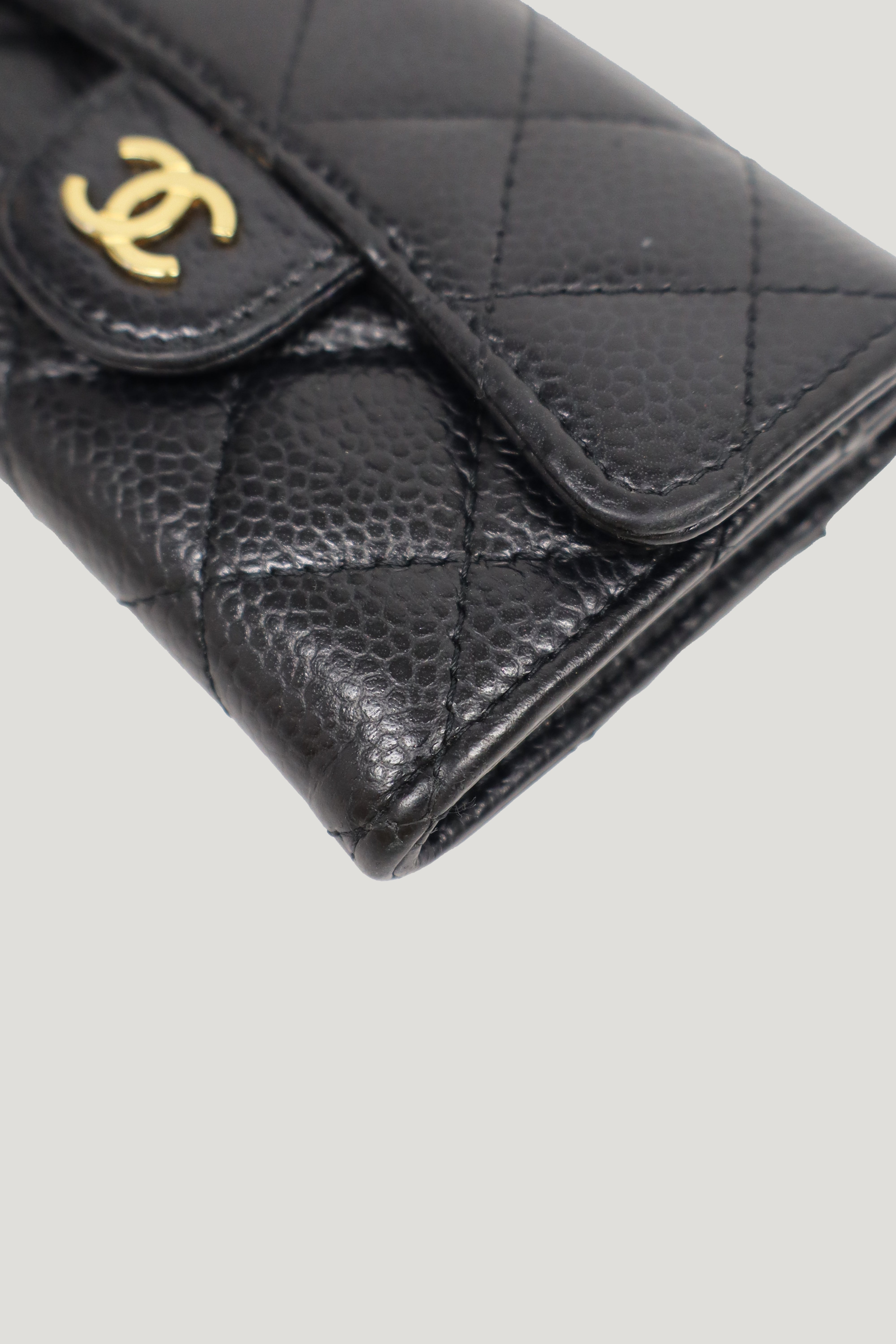 Matelassé Caviar Skin Card Case