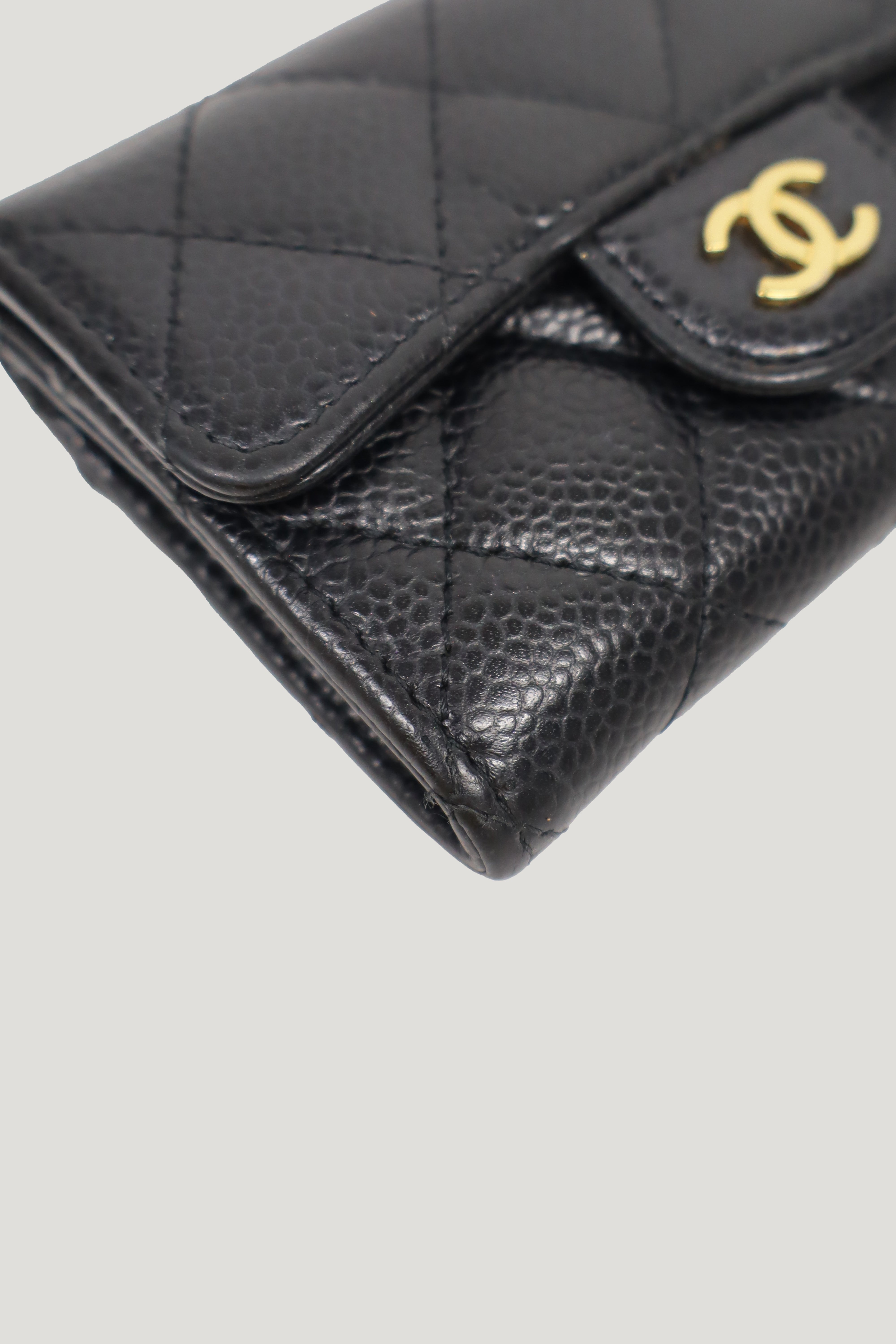 Matelassé Caviar Skin Card Case