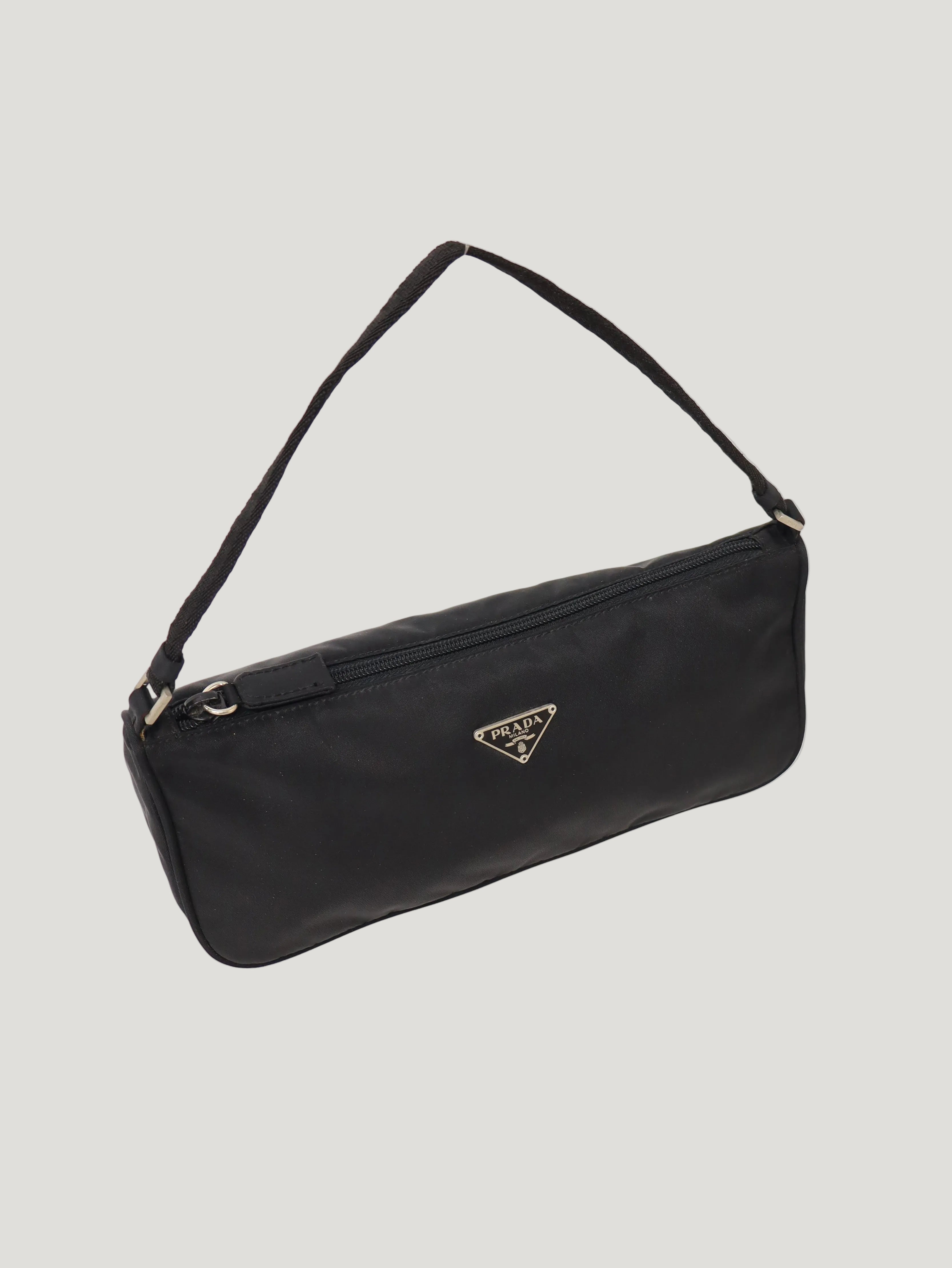 三角ロゴ金具ナイロンワンショルダーバッグ – Hedy