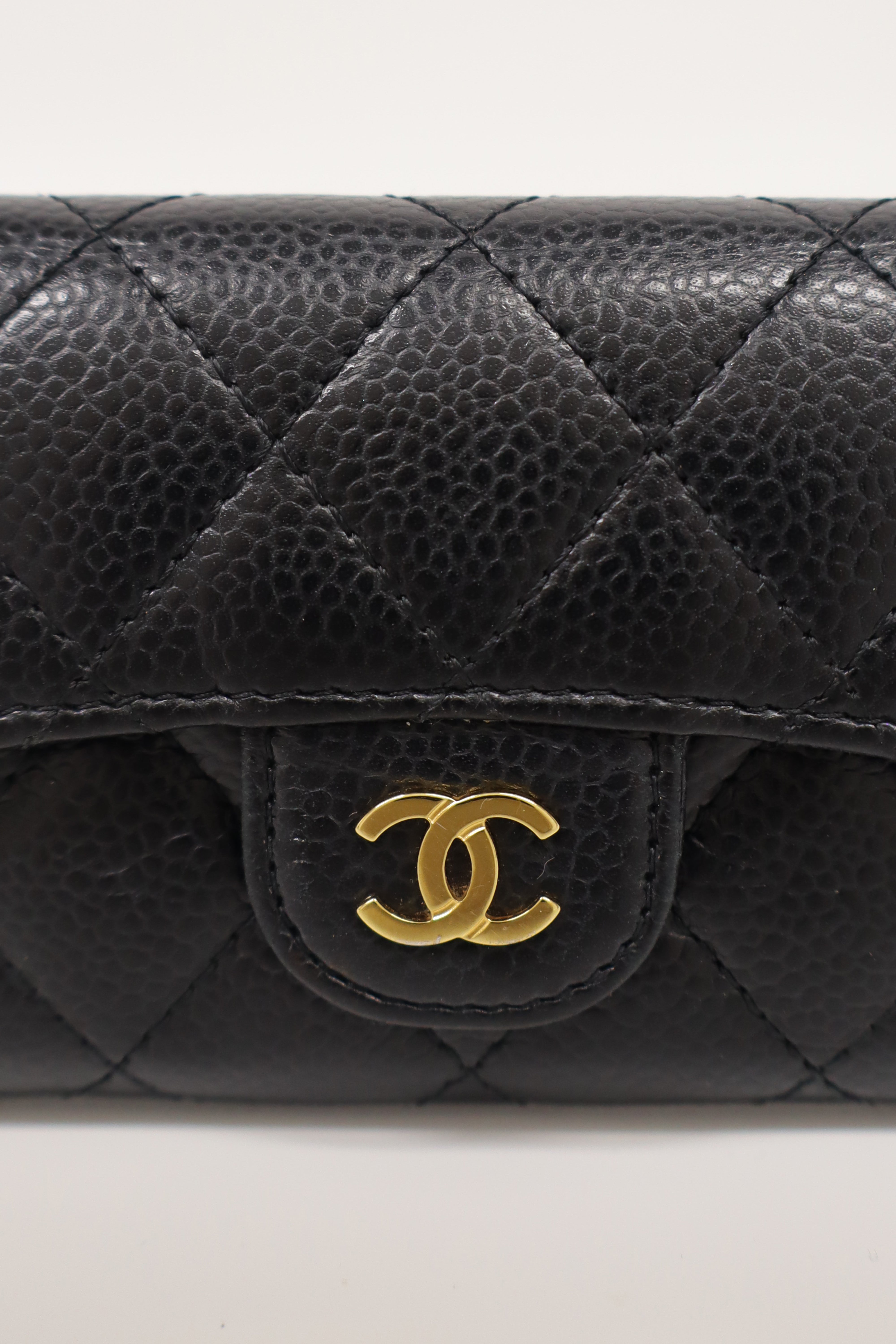 Matelassé Caviar Skin Card Case