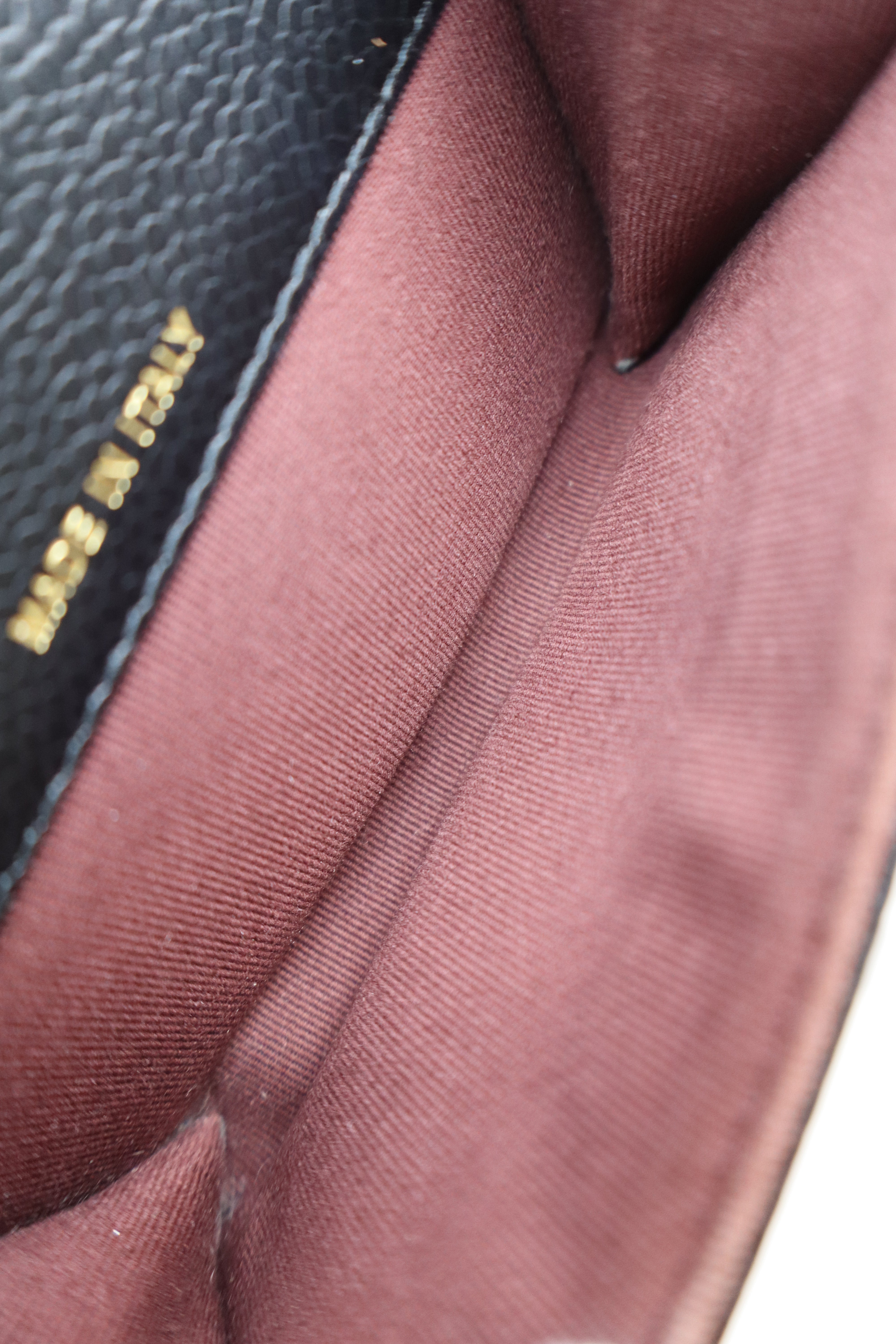 Matelassé Caviar Skin Card Case