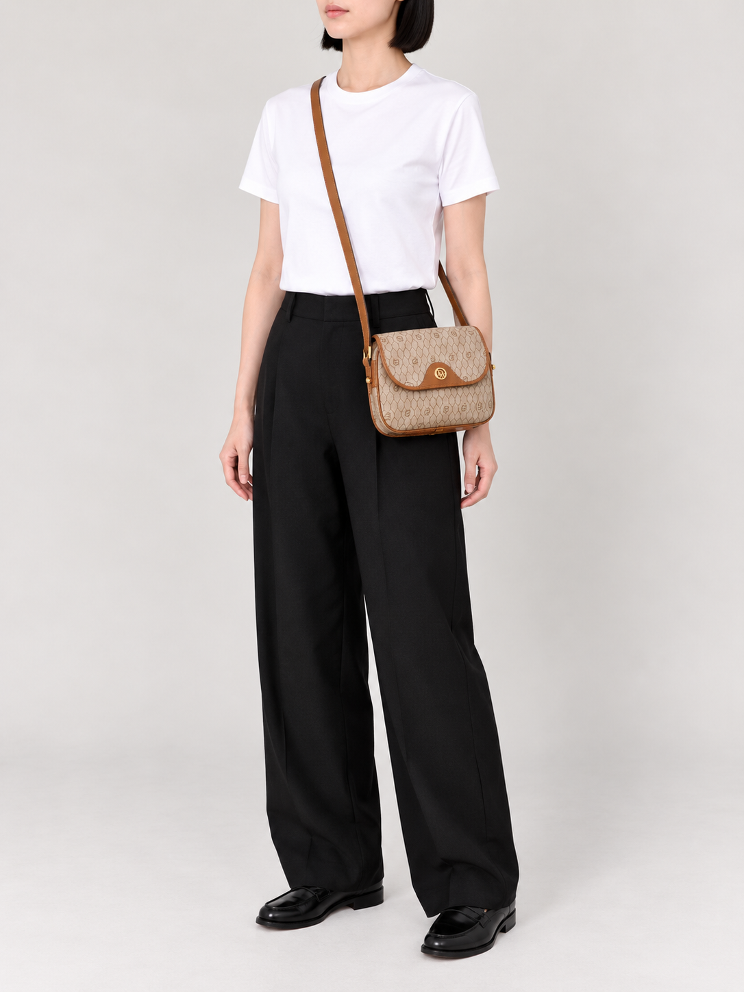 Honeycomb-pattern shoulder bag