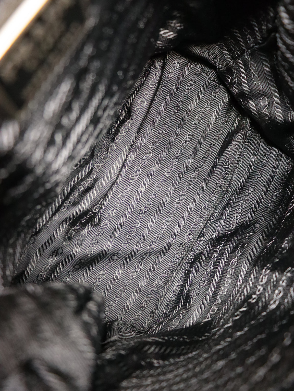 三角ロゴ金具ナイロンリュックサック