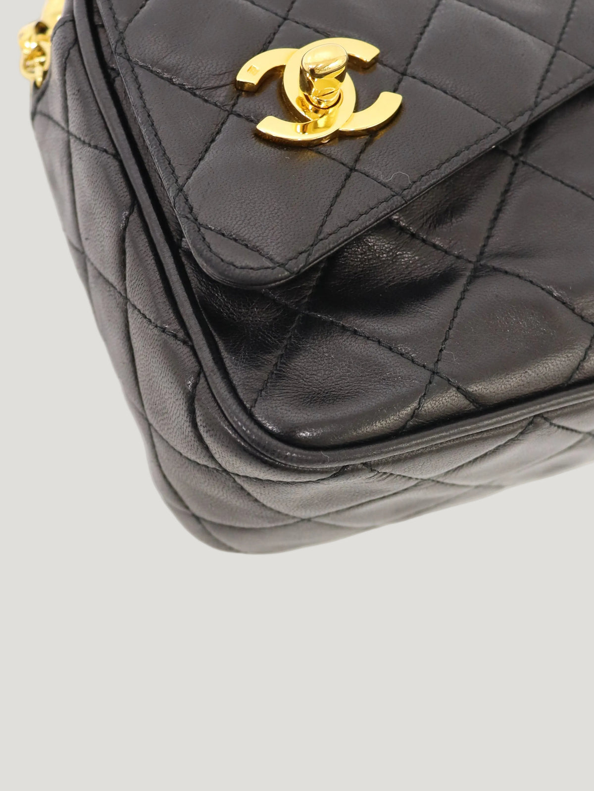 COCO Turn-Lock Chain Shoulder Bag