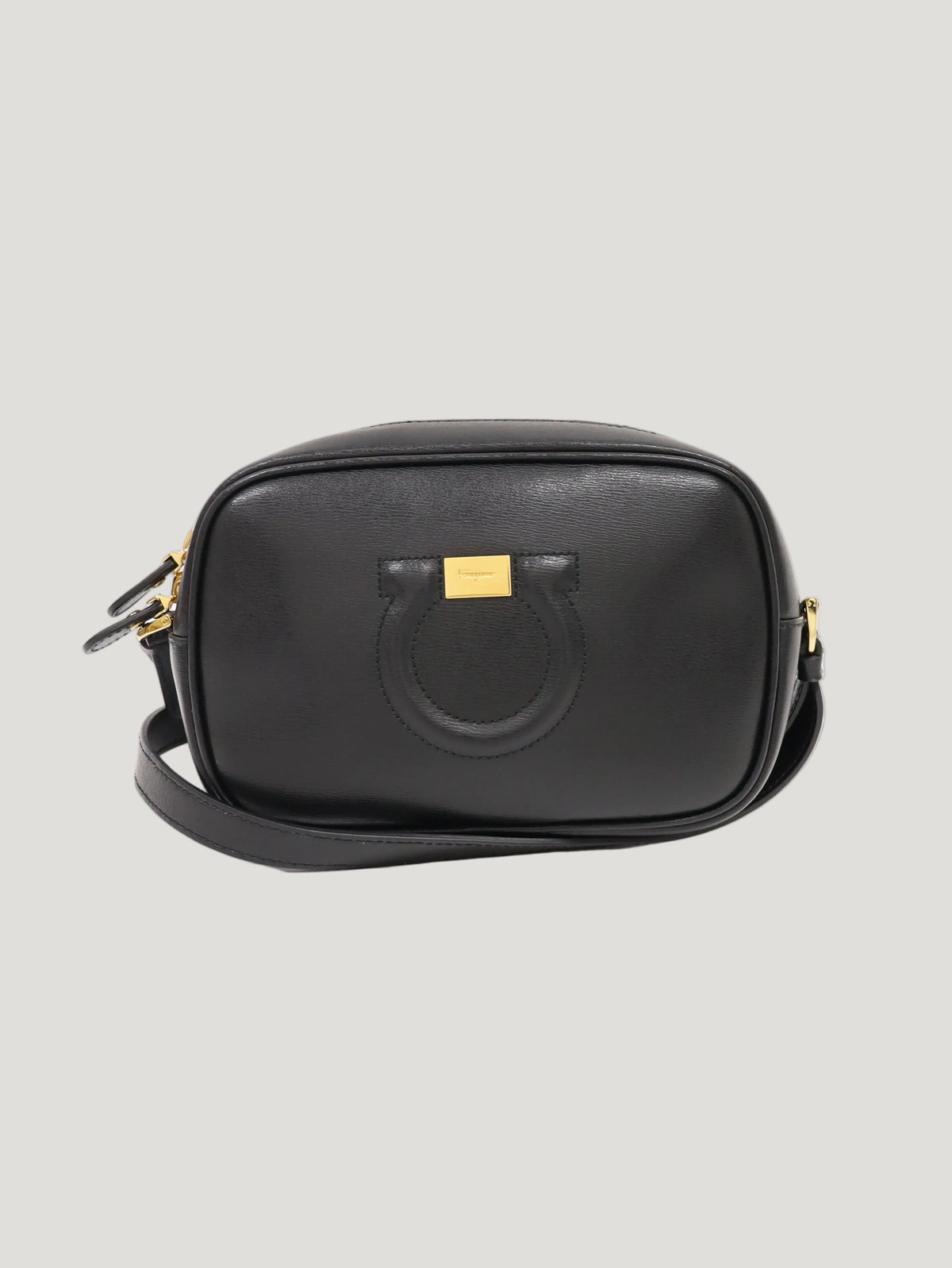 ロゴ金具レザーショルダーバッグ