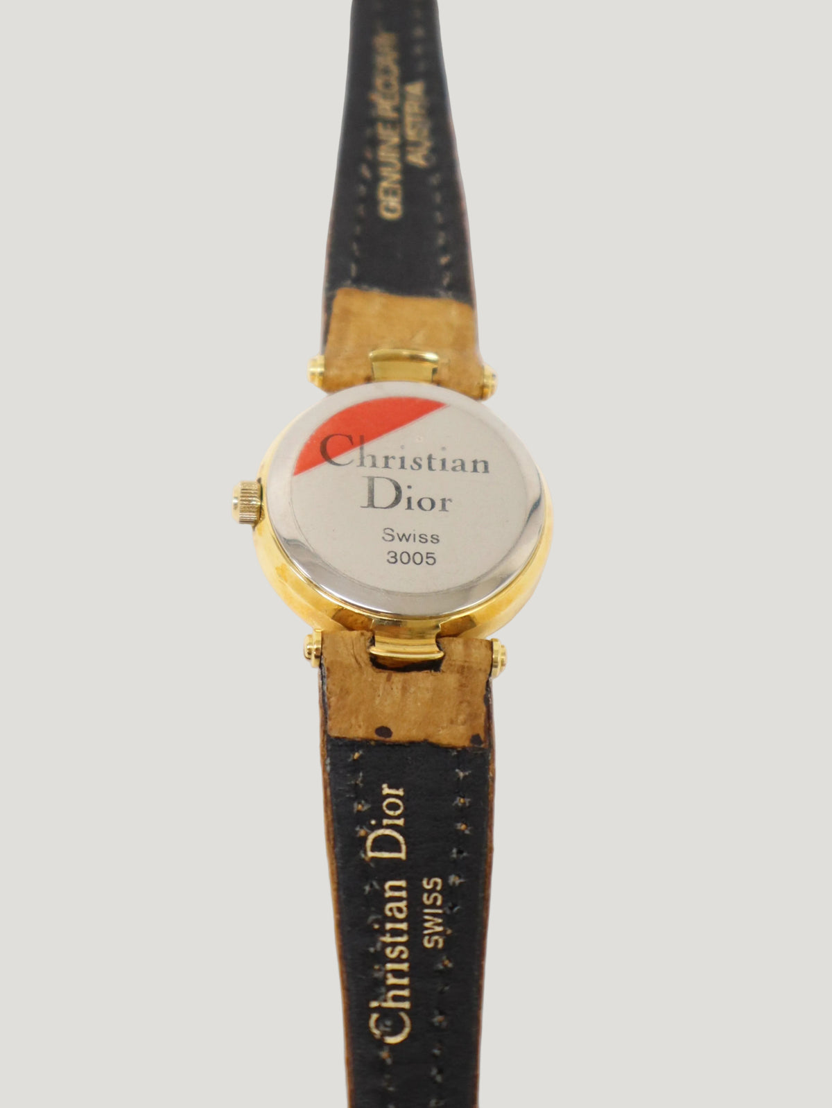 Round bezel watch