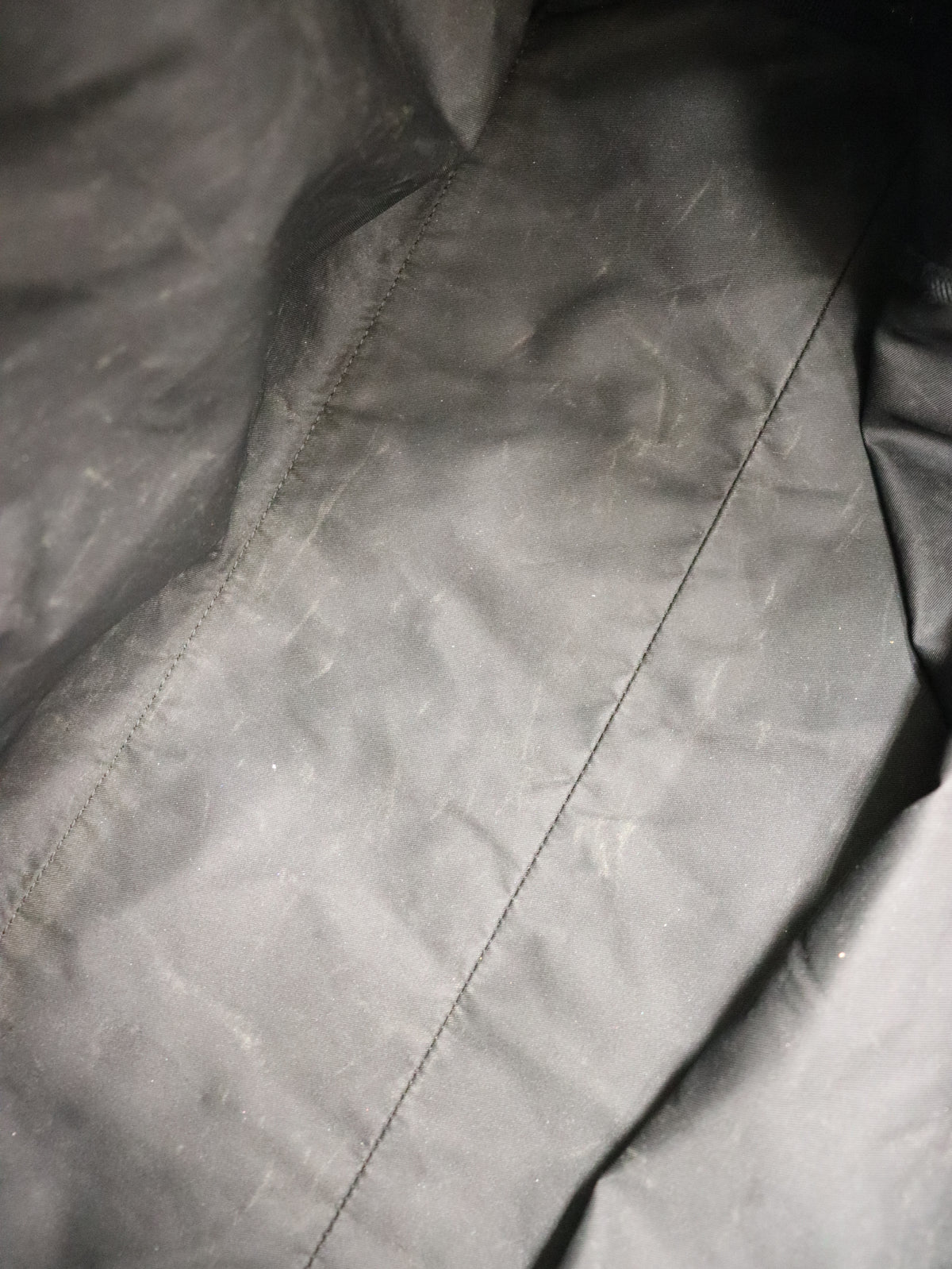 三角ロゴ金具ナイロンボストンバッグ
