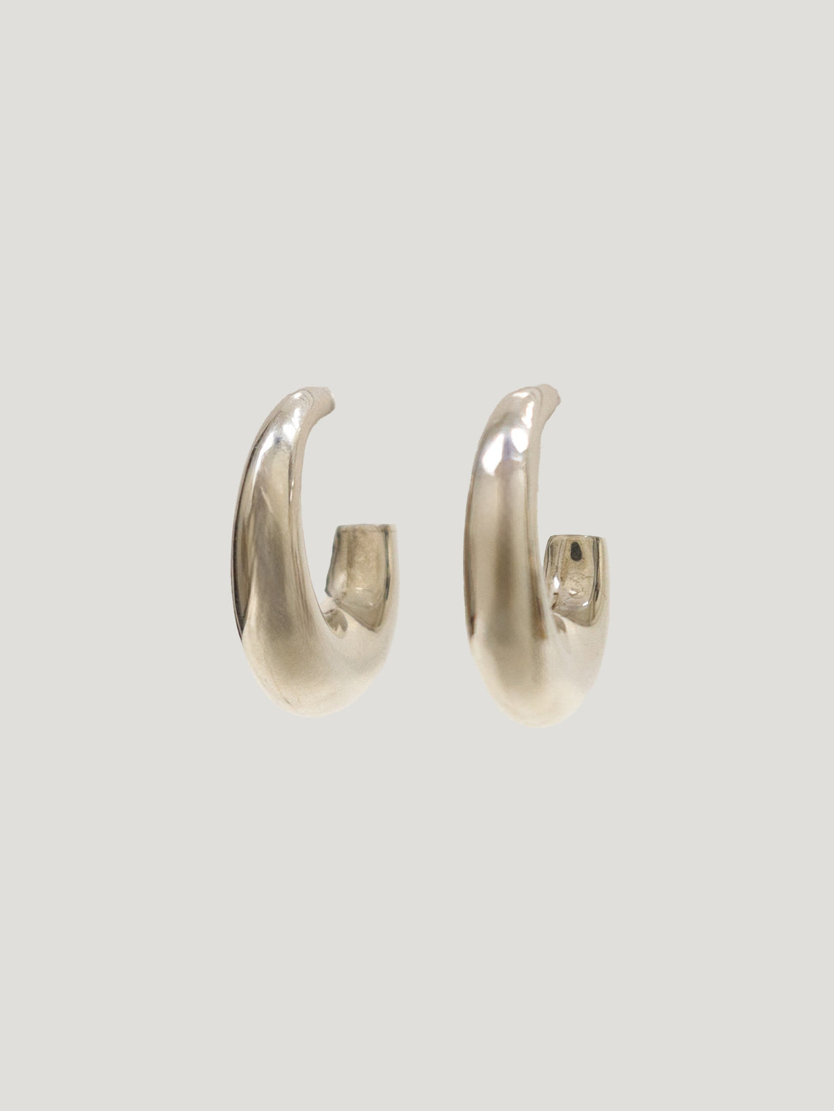 ハーフフープピアス