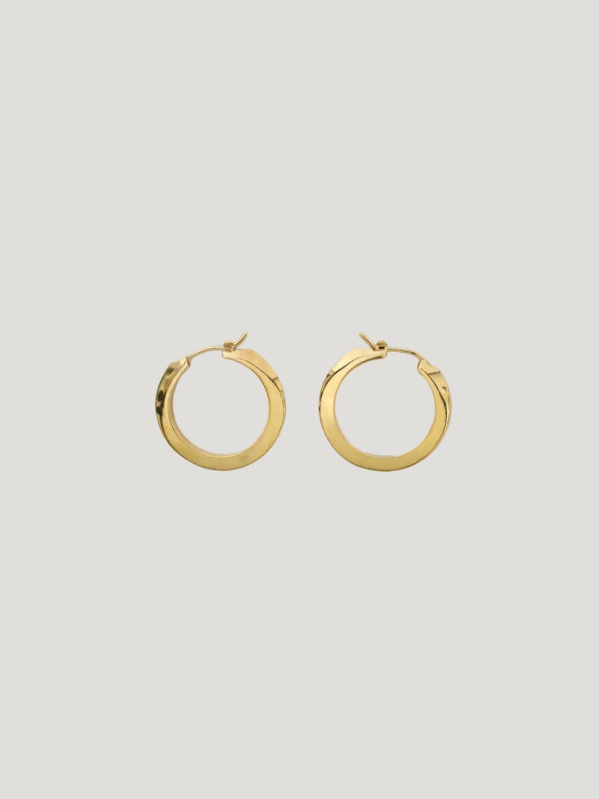 エッセンシャルフープピアス