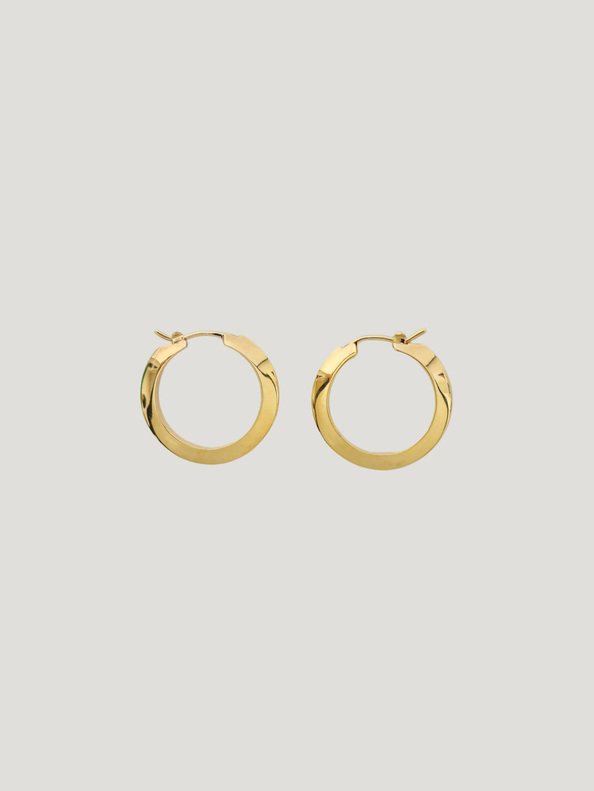 エッセンシャルフープピアス