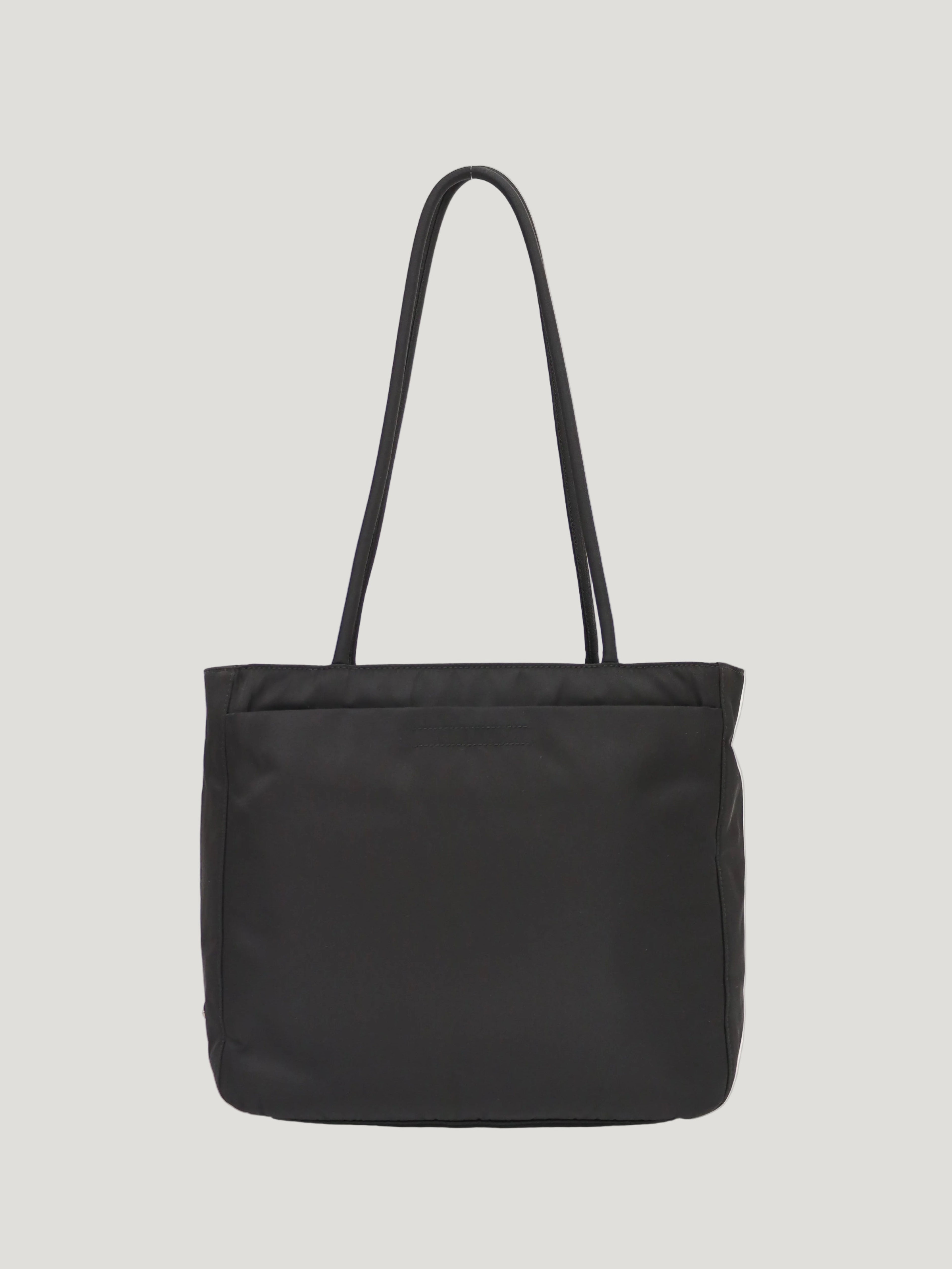 【値下げ】PRADAプラダ　ブラック　ナイロンショルダーバッグ　三角ロゴ 三角ロゴナイロンショルダーバッグ – Hedy