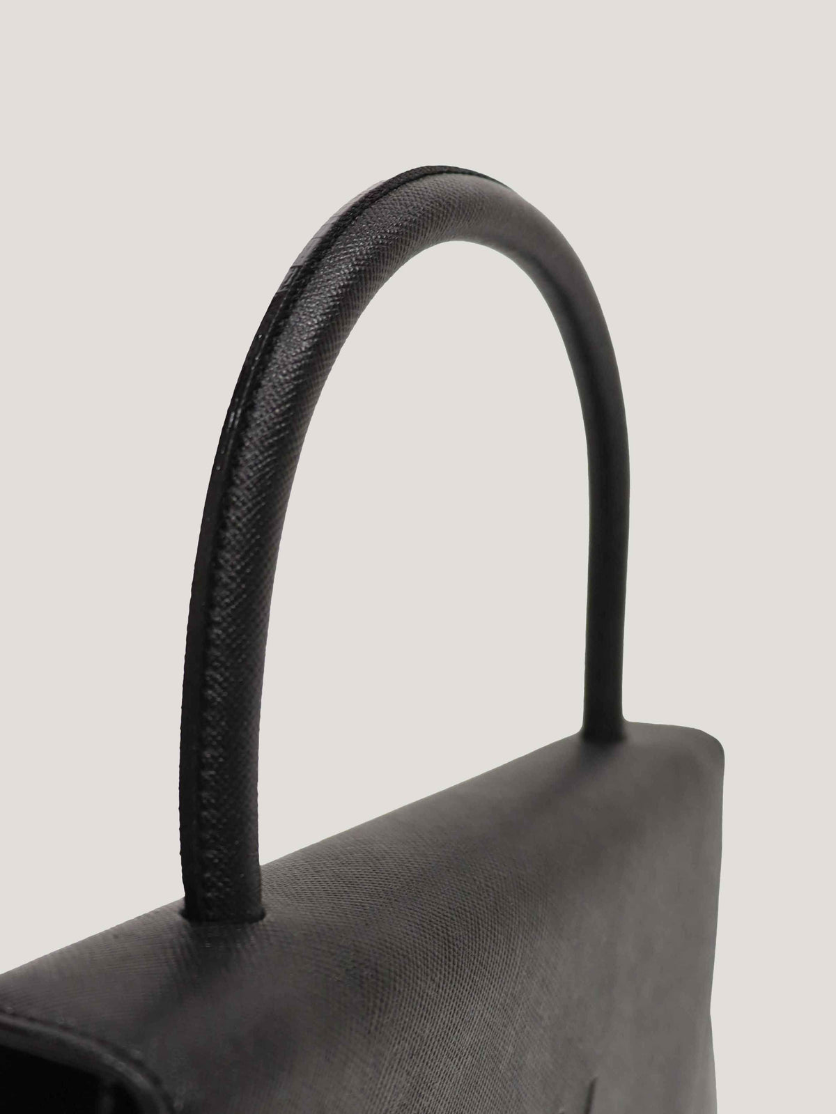 ロゴステッチレザーハンドバッグ