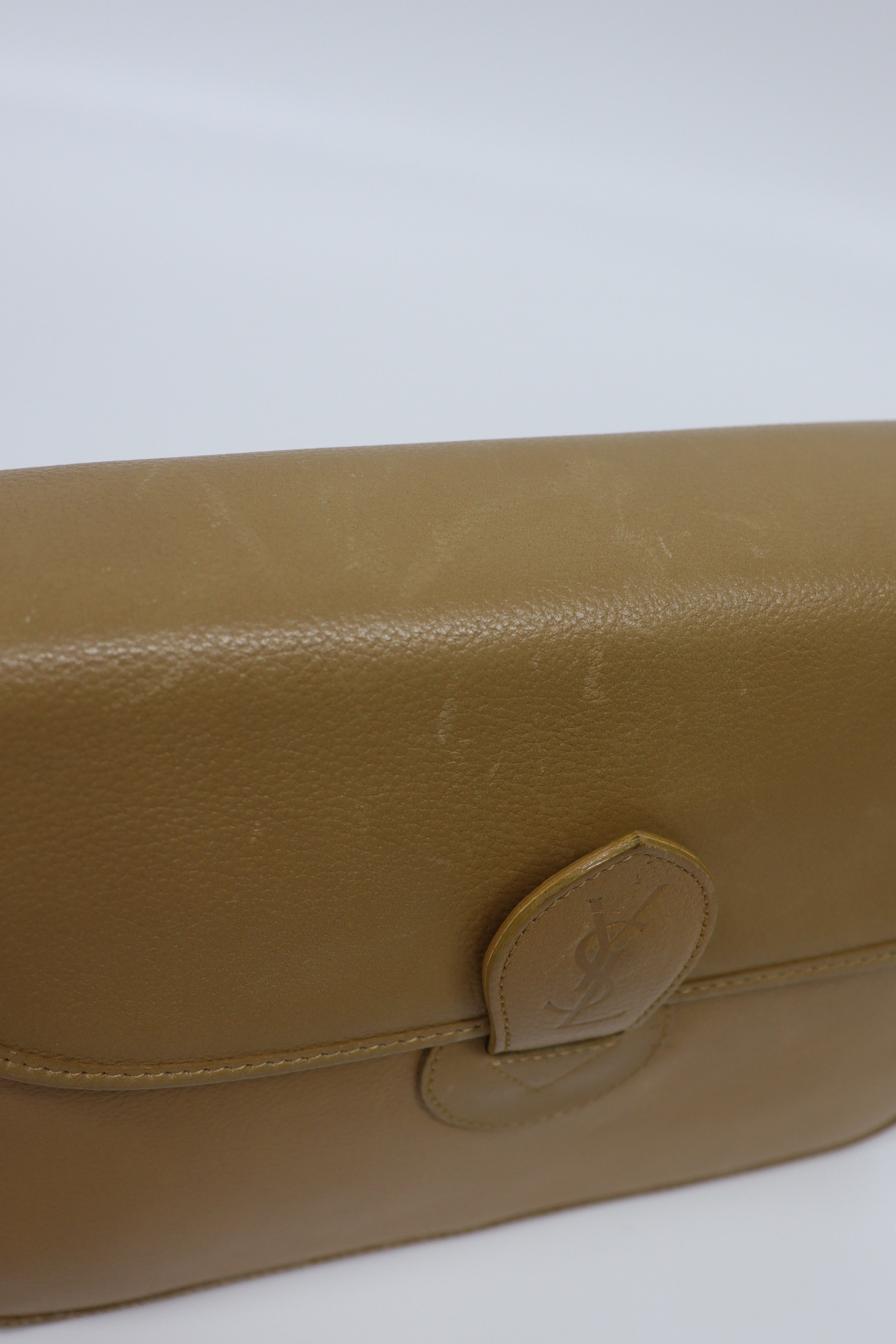 Logo leather shoulder bag