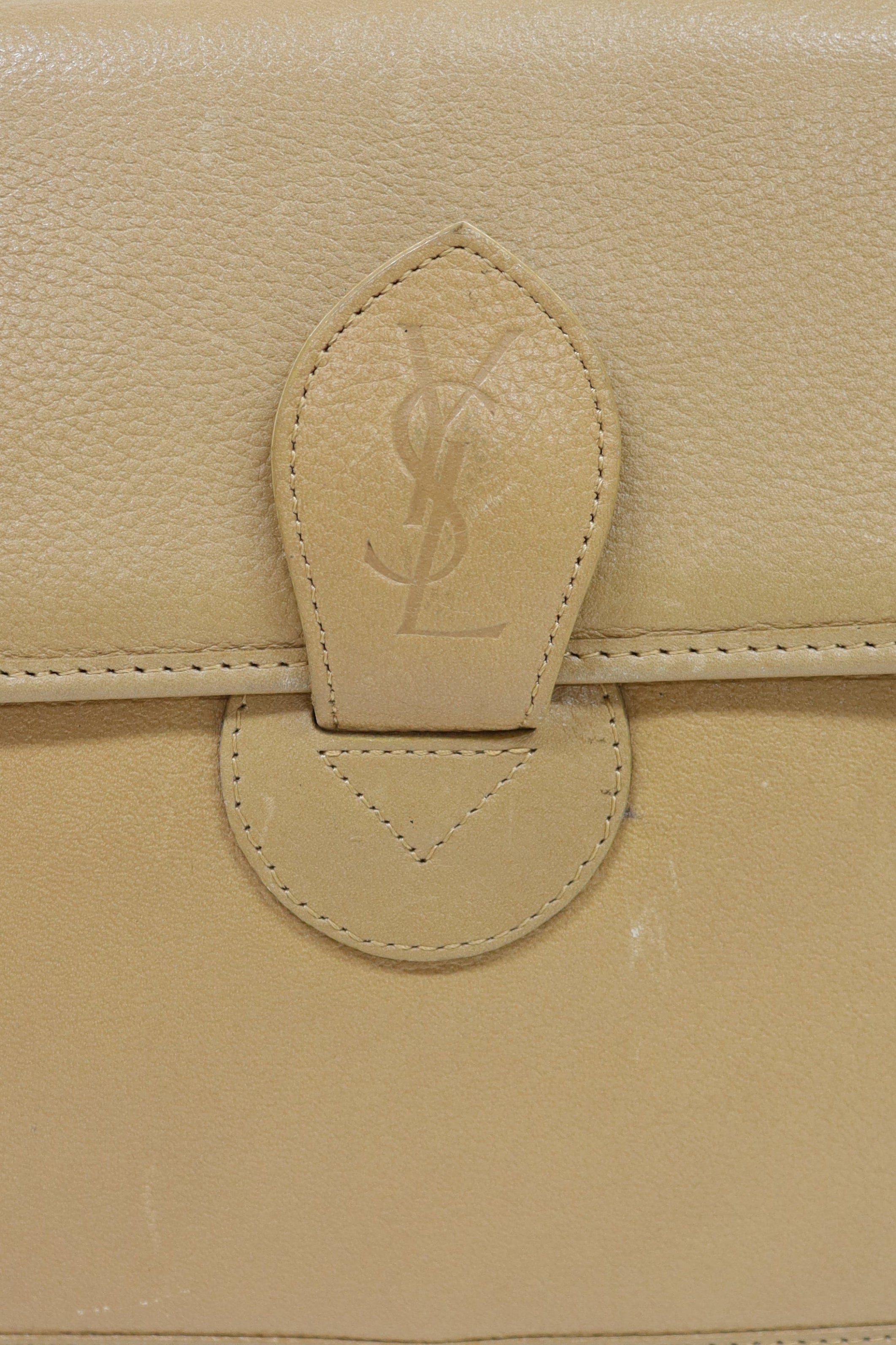 Logo leather shoulder bag