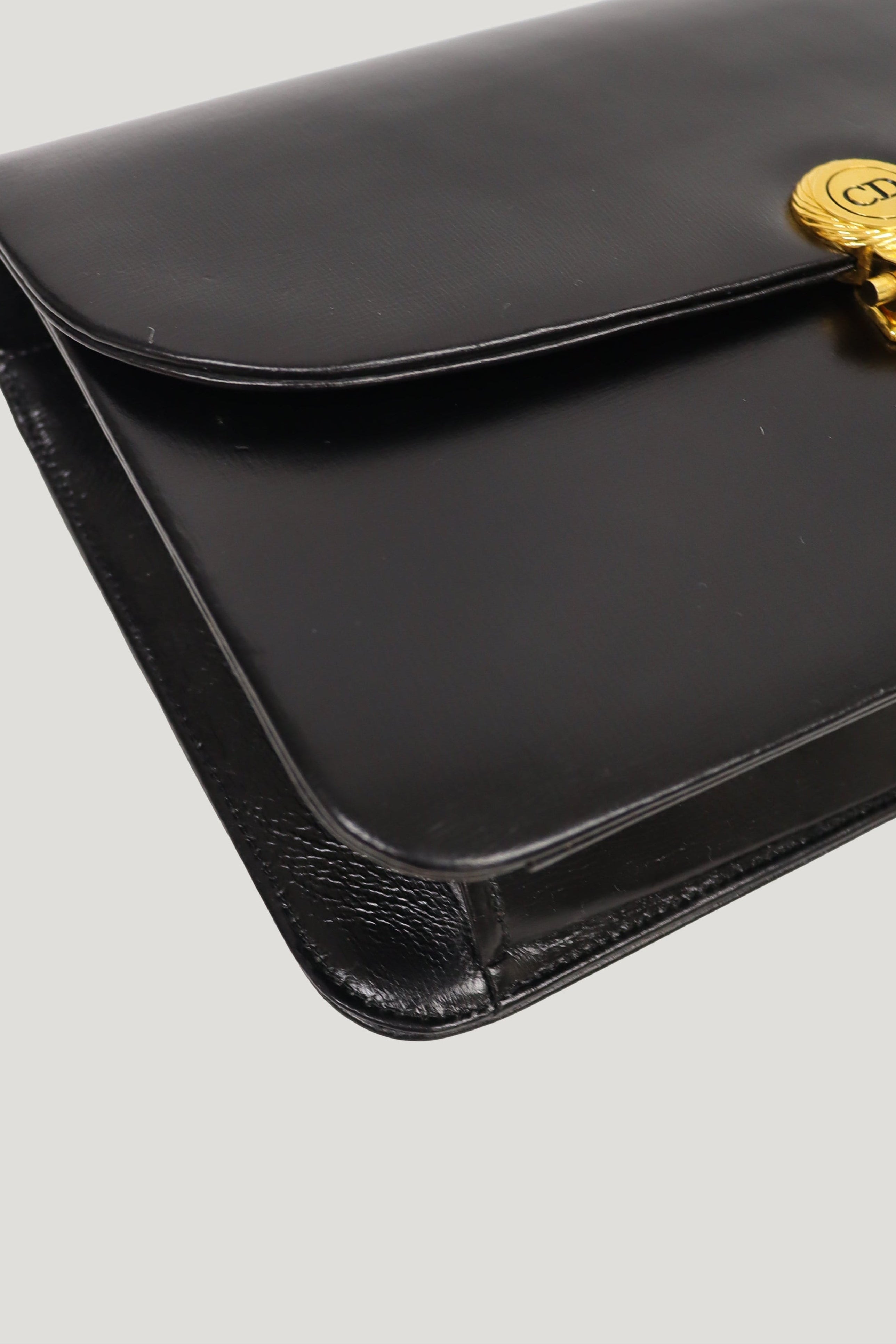 ロゴ金具チェーンショルダーバッグ