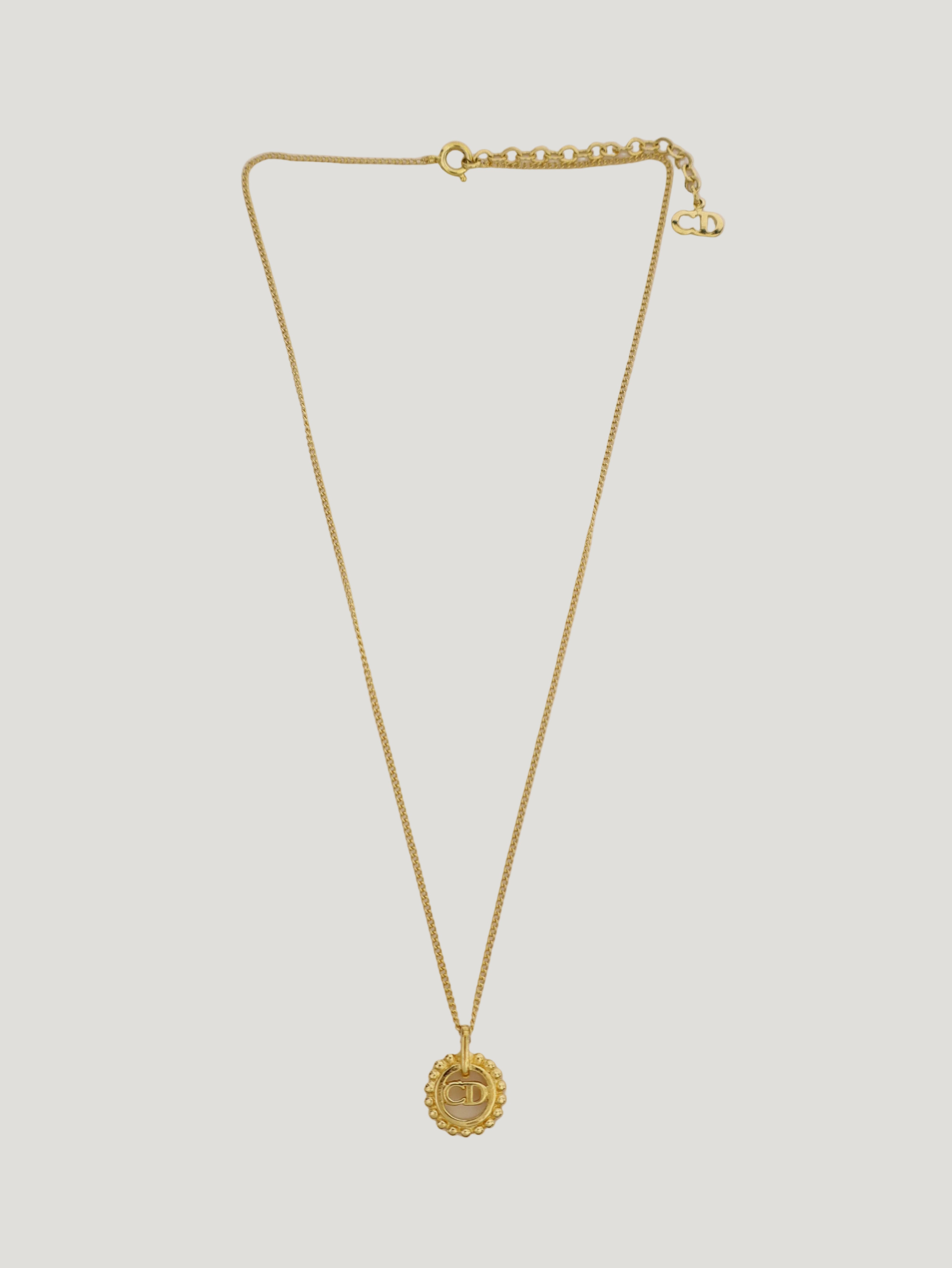 CD Twist Round Necklace