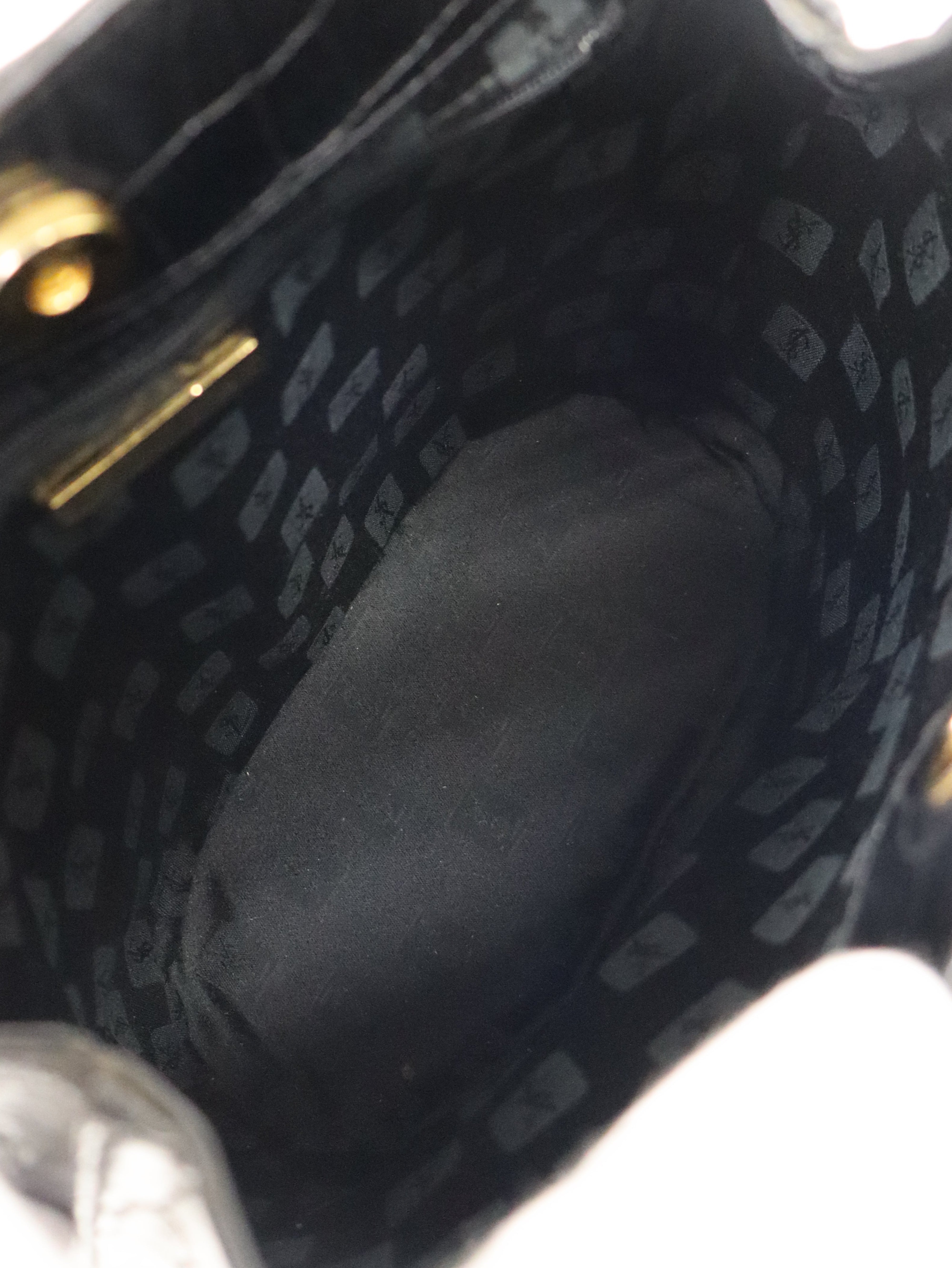 クロコ型押しレザーハンドバッグ