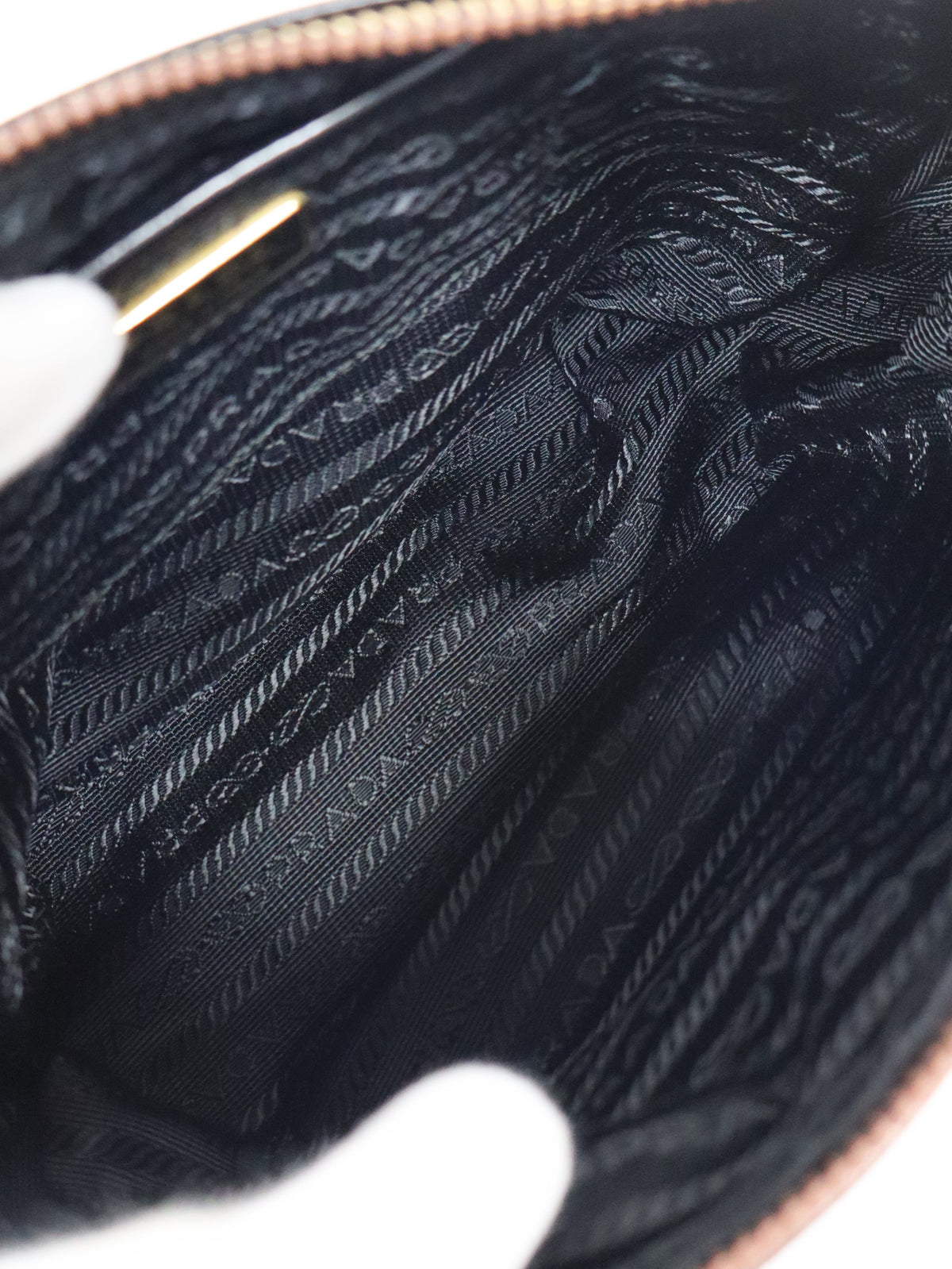 三角ロゴ金具ナイロンレザーワンショルダーバッグ
