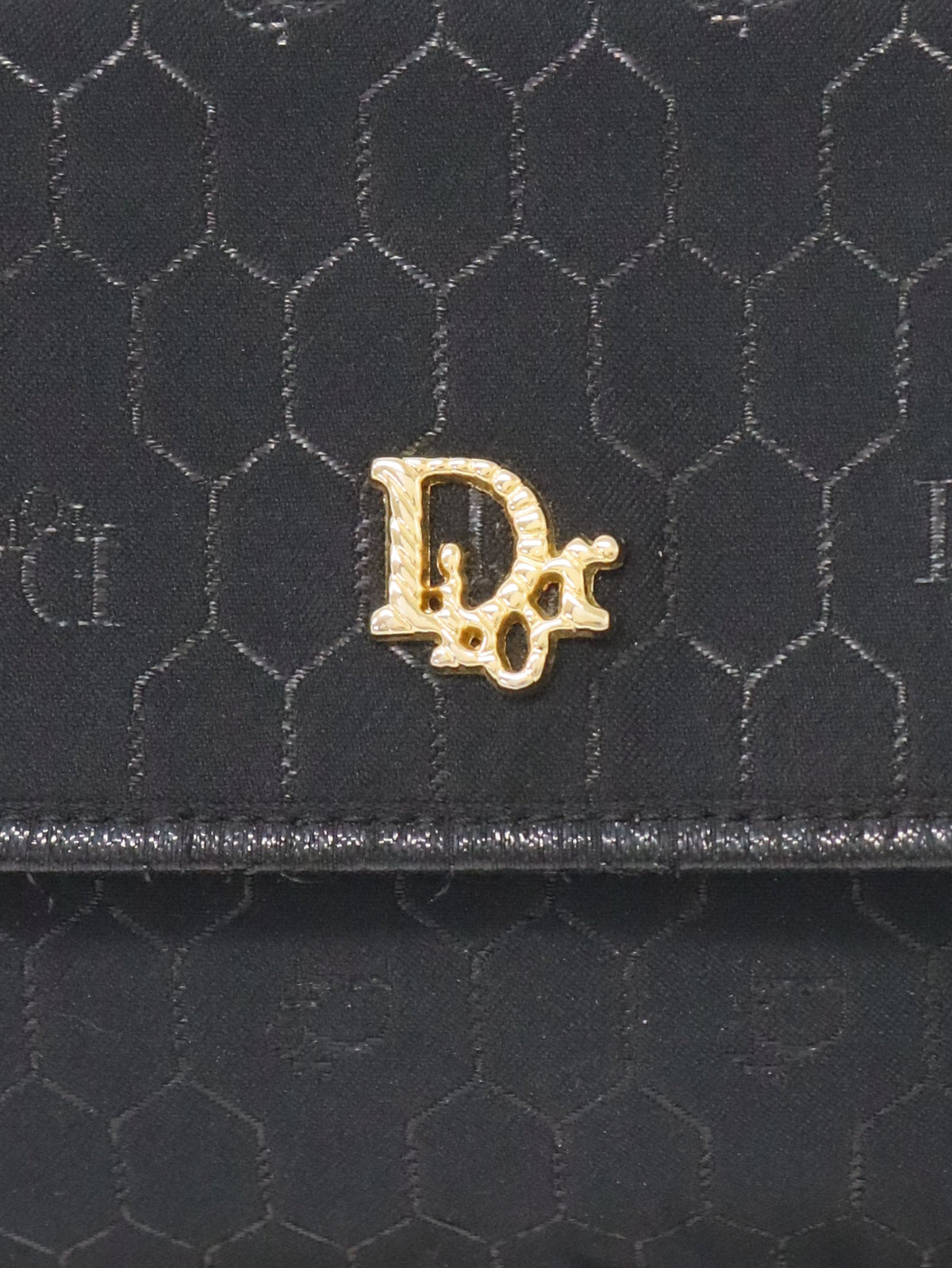 Honeycomb Pattern Chain Shoulder Bag
