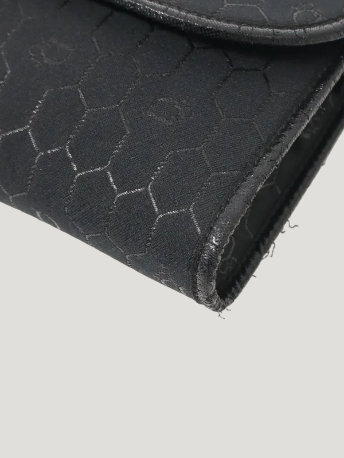 Honeycomb Pattern Chain Shoulder Bag