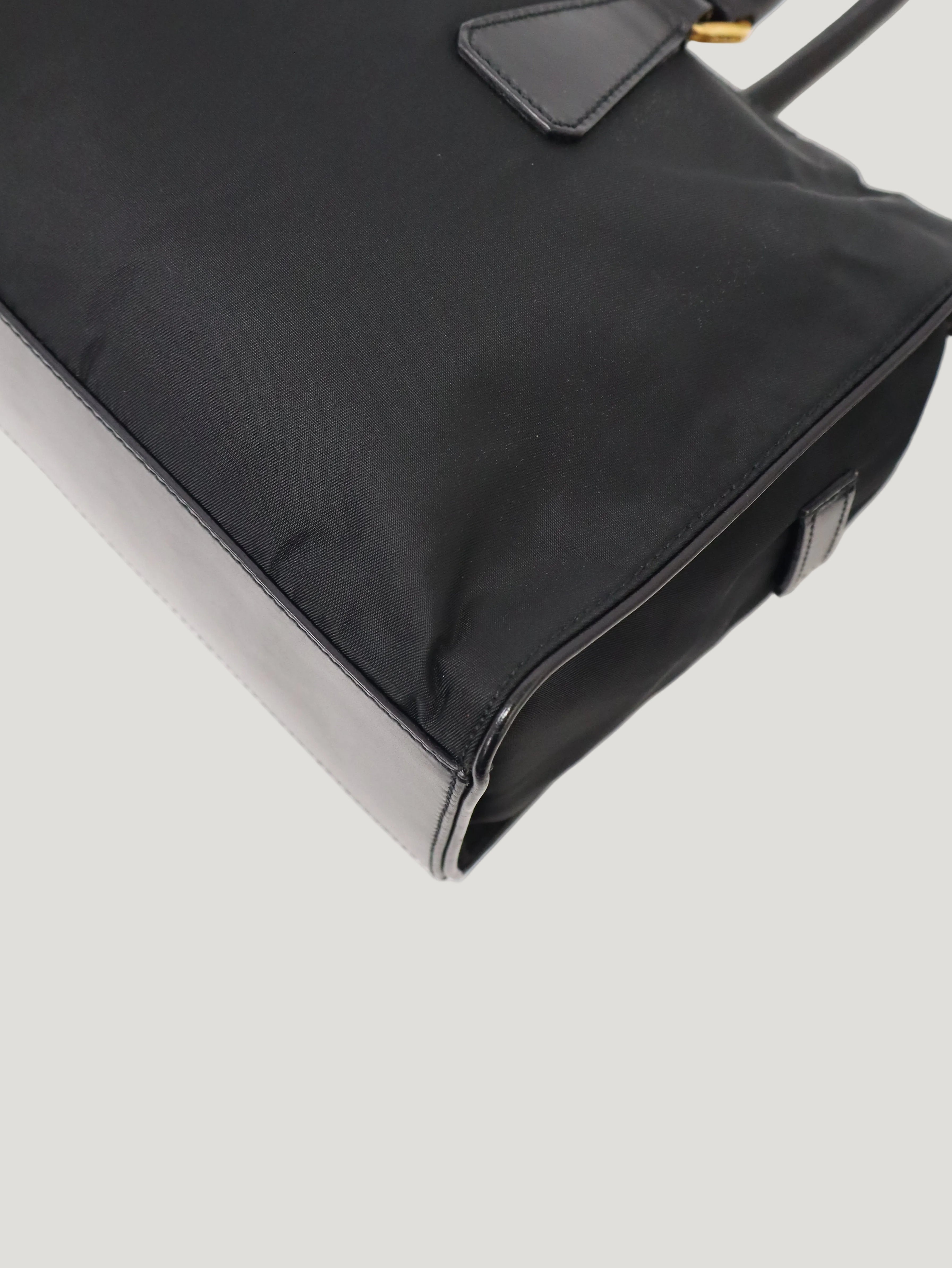 三角ロゴ金具ナイロンレザーワンショルダーバッグ – Hedy