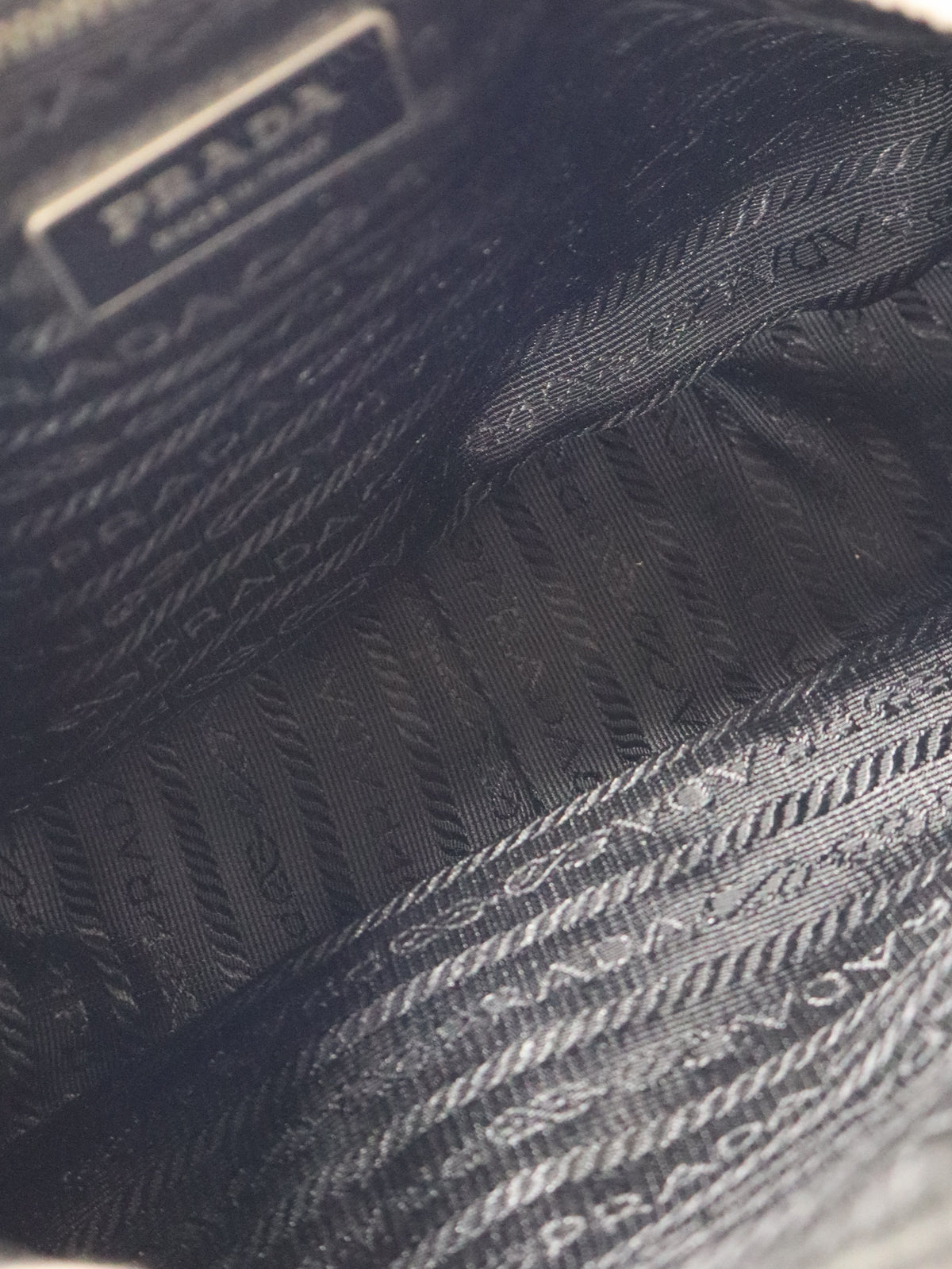 三角ロゴ金具ナイロンレザーワンショルダーバッグ