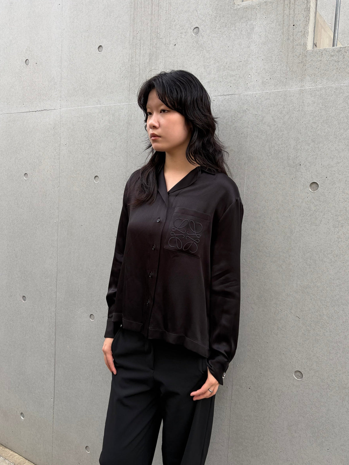 アナグラム刺繍シャツ