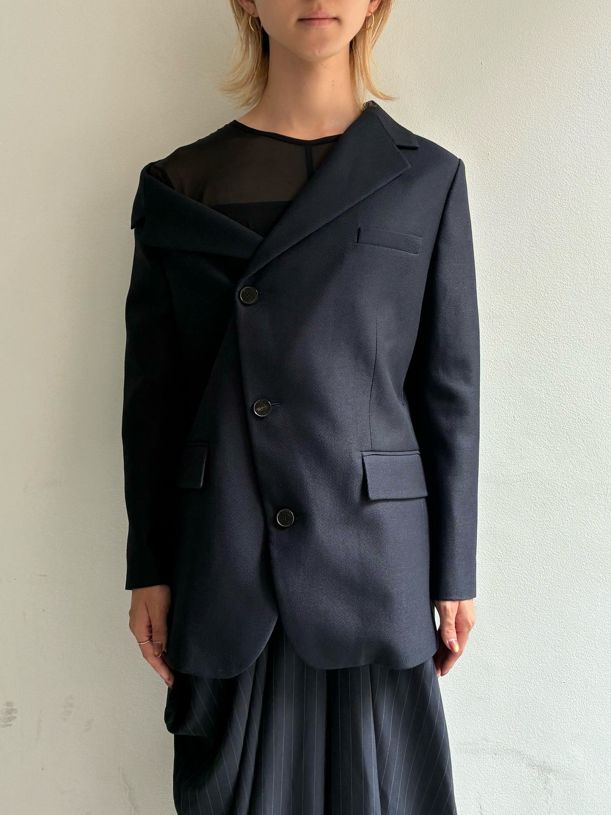アシンメトリーオフショルダージャケット