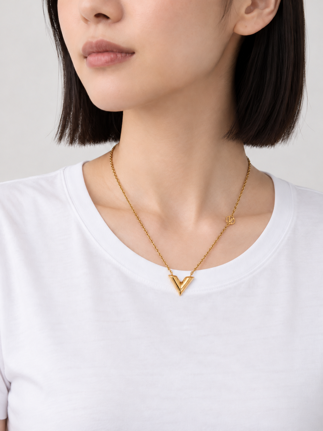 Essential V Necklace